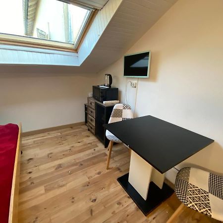 Les Studios Meubles De L'Avenue Bouloumie Vittel Zewnętrze zdjęcie