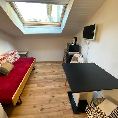 Les Studios Meubles De L'Avenue Bouloumie Vittel Zewnętrze zdjęcie