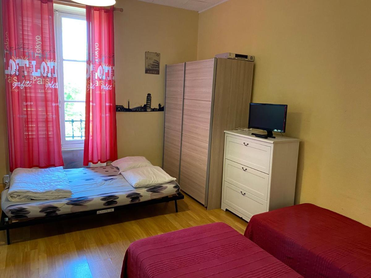 Les Studios Meubles De L'Avenue Bouloumie Vittel Zewnętrze zdjęcie
