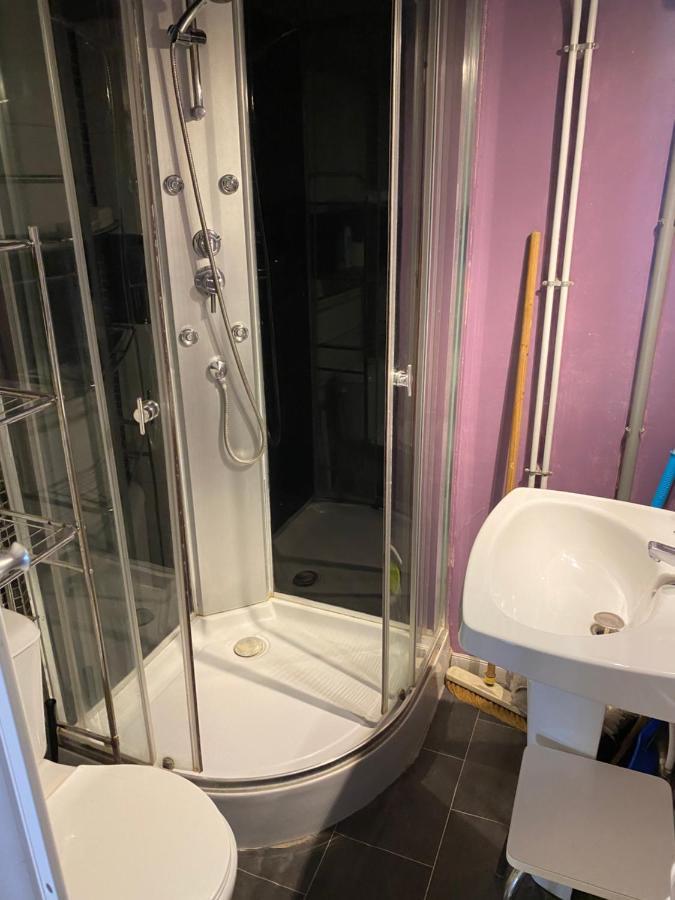 Les Studios Meubles De L'Avenue Bouloumie Vittel Zewnętrze zdjęcie