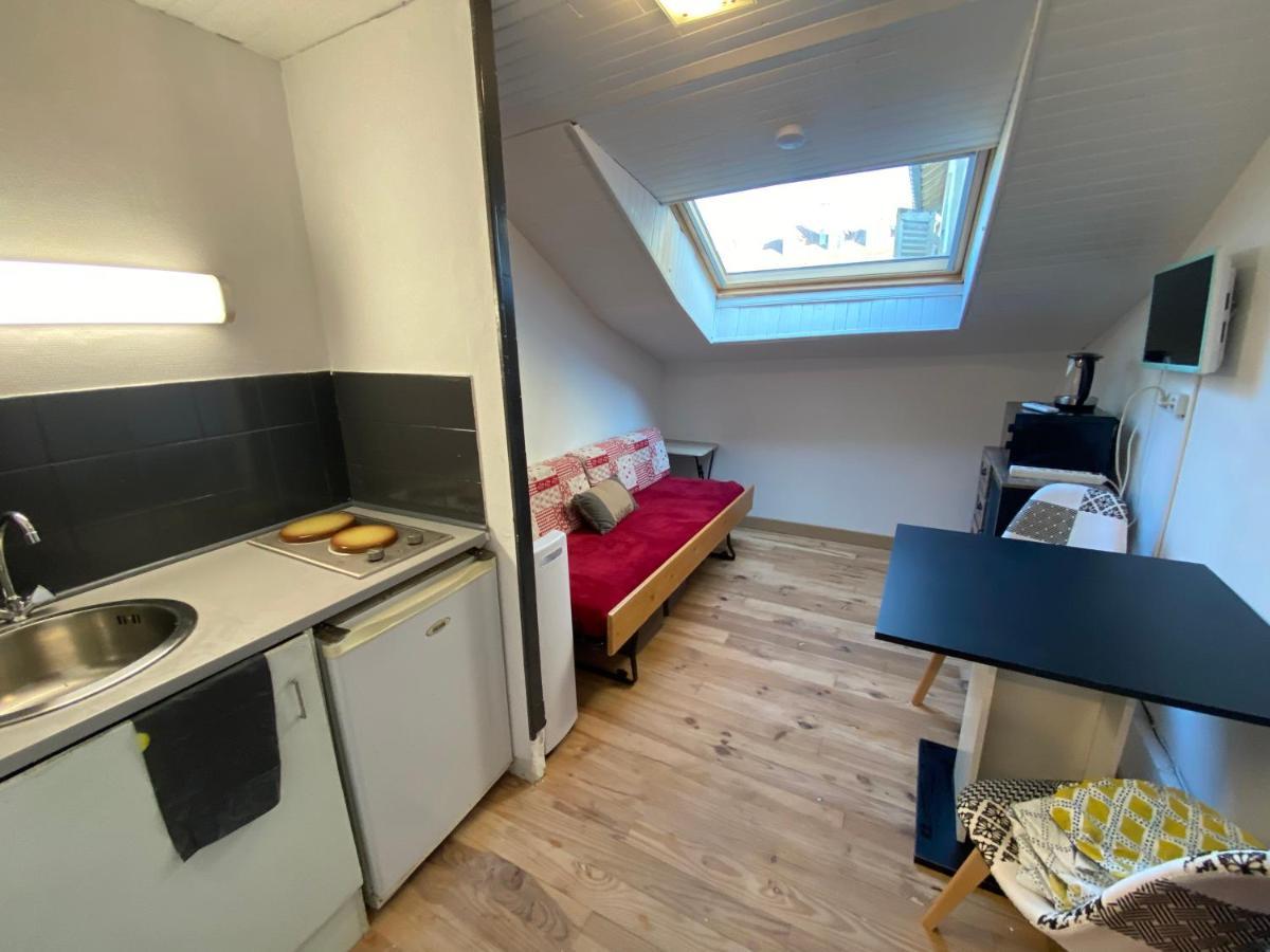 Les Studios Meubles De L'Avenue Bouloumie Vittel Zewnętrze zdjęcie
