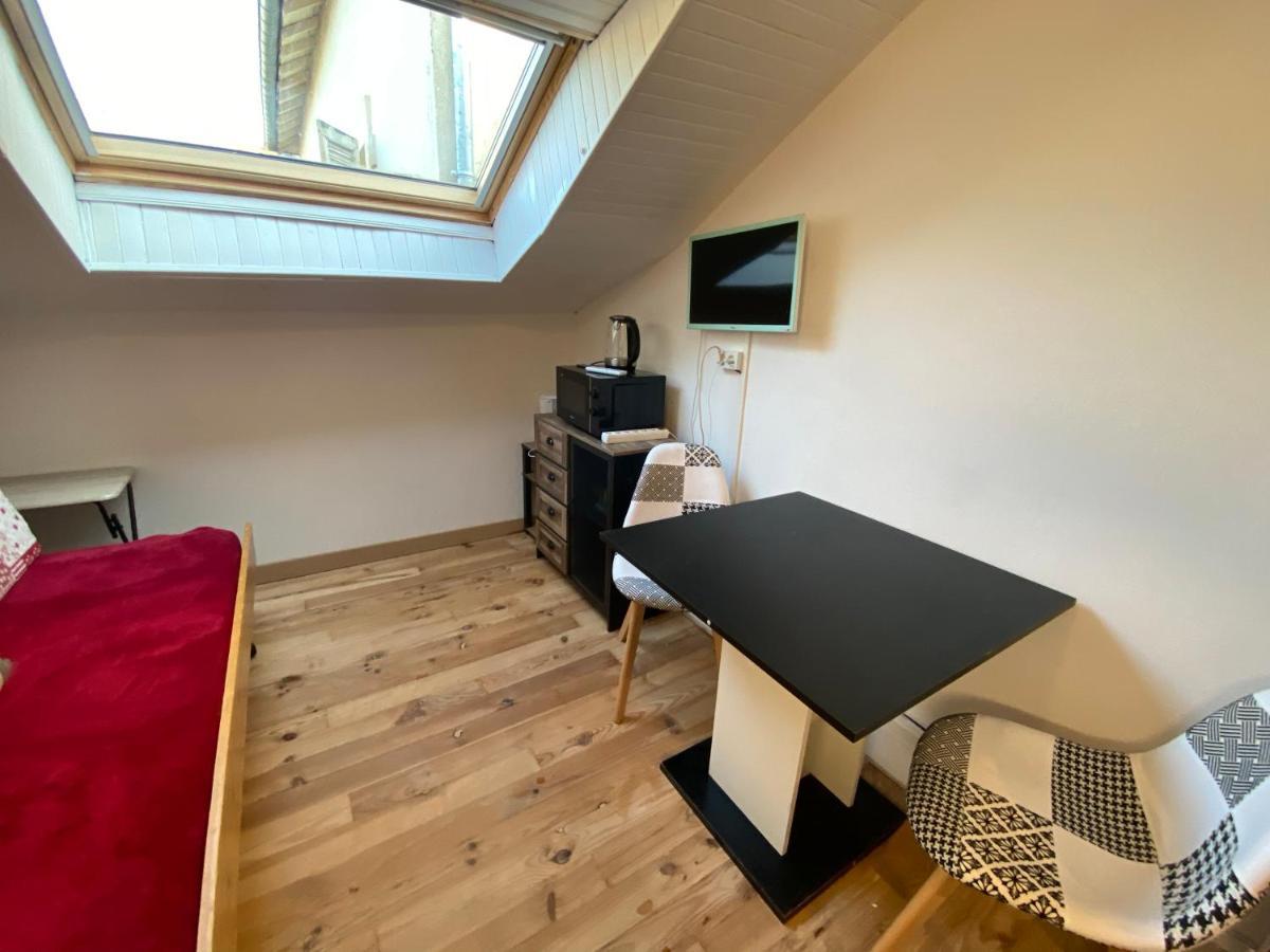Les Studios Meubles De L'Avenue Bouloumie Vittel Zewnętrze zdjęcie