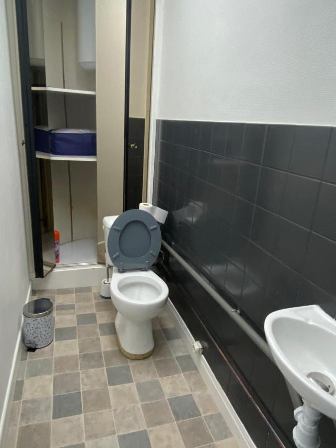 Les Studios Meubles De L'Avenue Bouloumie Vittel Zewnętrze zdjęcie