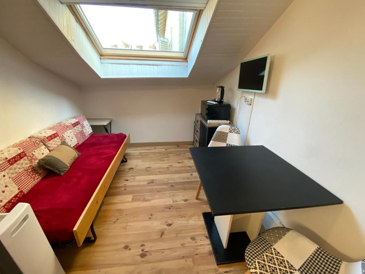 Les Studios Meubles De L'Avenue Bouloumie Vittel Zewnętrze zdjęcie