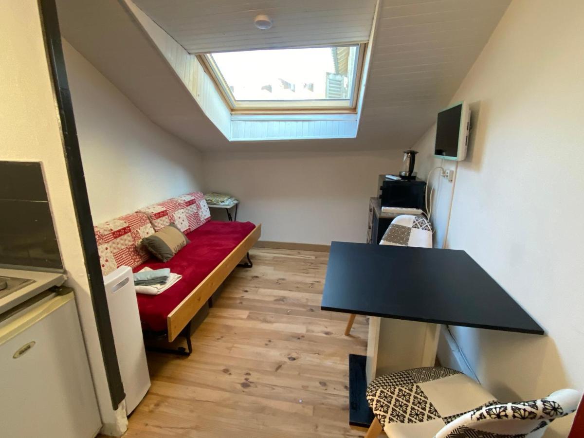 Les Studios Meubles De L'Avenue Bouloumie Vittel Zewnętrze zdjęcie
