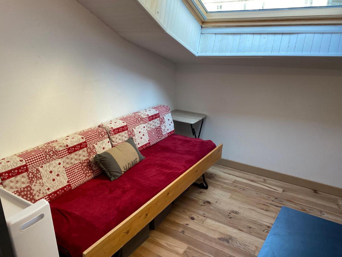 Les Studios Meubles De L'Avenue Bouloumie Vittel Zewnętrze zdjęcie