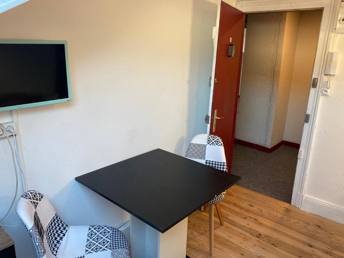 Les Studios Meubles De L'Avenue Bouloumie Vittel Zewnętrze zdjęcie